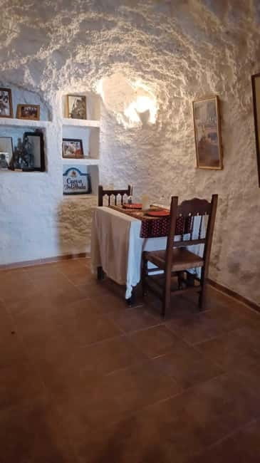 Granada: Flamenco Show Los Parrones in the Sacromonte Caves - Flamenco in the Sacromonte Caves