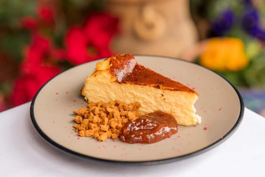 Granada: Flamenco Show with Dinner at Jardines de Zoraya - What the $67 price really covers