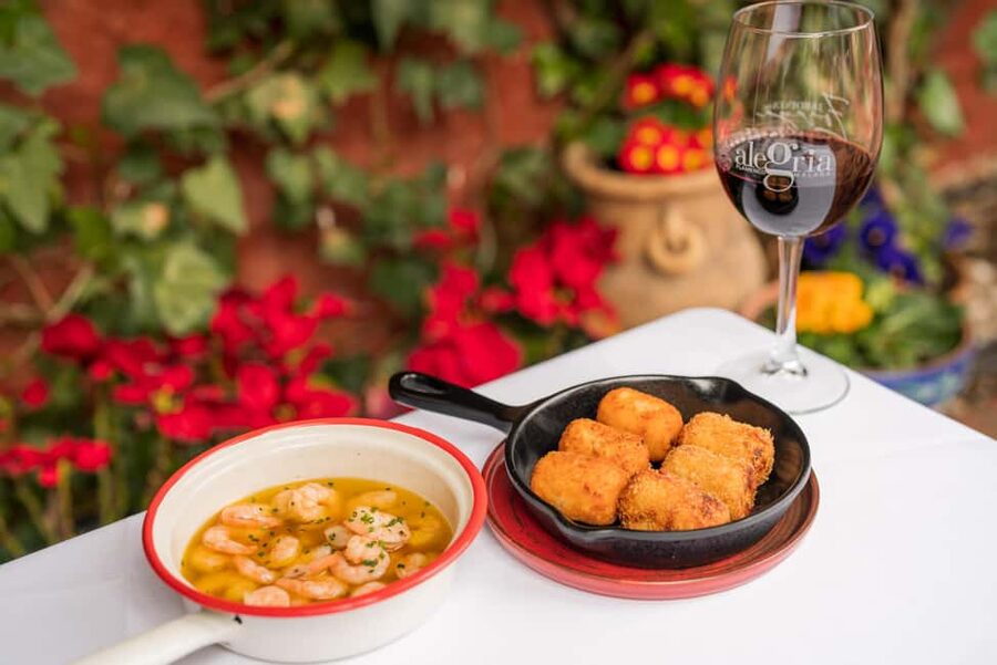 Granada: Flamenco Show with Dinner at Jardines de Zoraya - Service and organization
