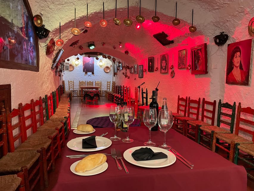 Granada: Sacromonte Caves Flamenco Show with Dinner - Who will enjoy this Sacromonte evening?