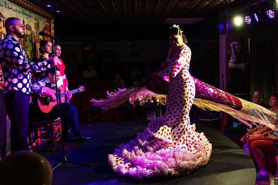Granada: Traditional Flamenco show at Tablao Albayzín - Should you book Tablao Flamenco Albayzín?