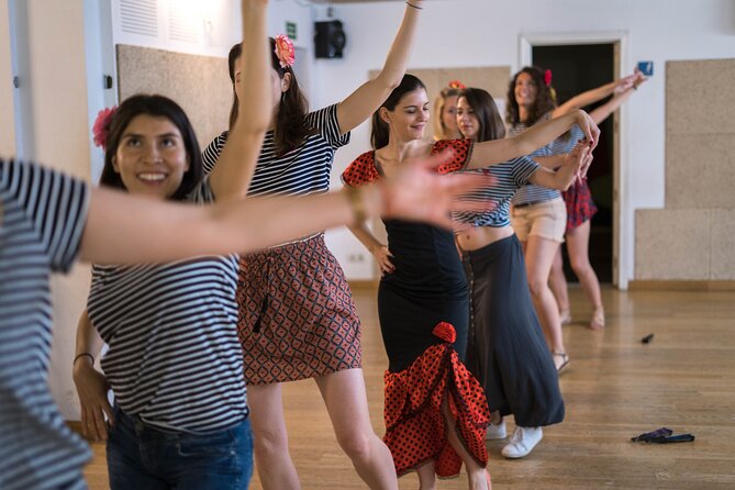 Learn Flamenco in 90 minutes - Gift flower - What the class does not include