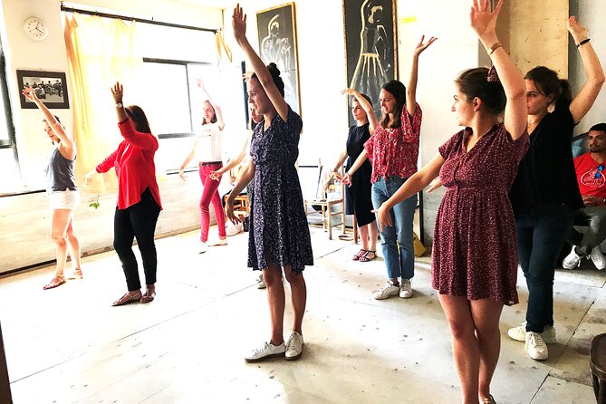 Madrid: 1-Hour Flamenco Class Experience - Private groups, small groups, and Saturday scheduling