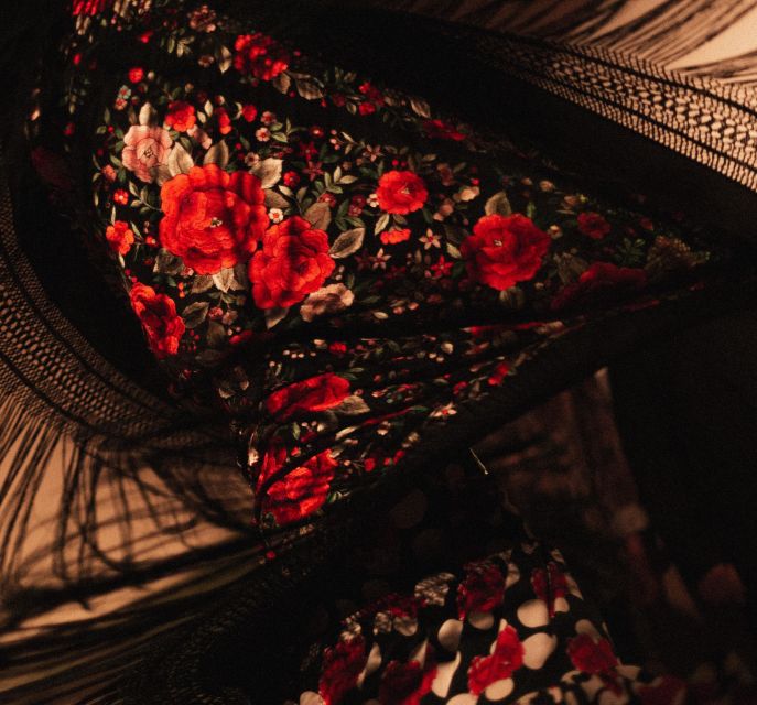 Madrid: 1-Hour Traditional Flamenco Show at Centro Cultural - Costumes, accessories, and the visual detail