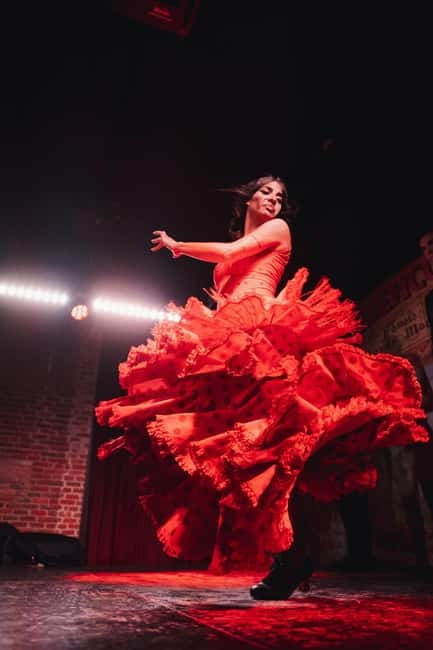 Madrid: Authentic Flamenco at Flamenco de Leones - Choosing between the show, tapas, and dinner