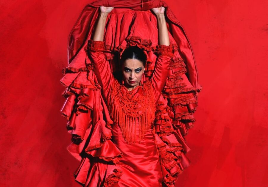 Madrid: "Emociones" Live Flamenco Performance - Atmosphere, Phones, and Timing