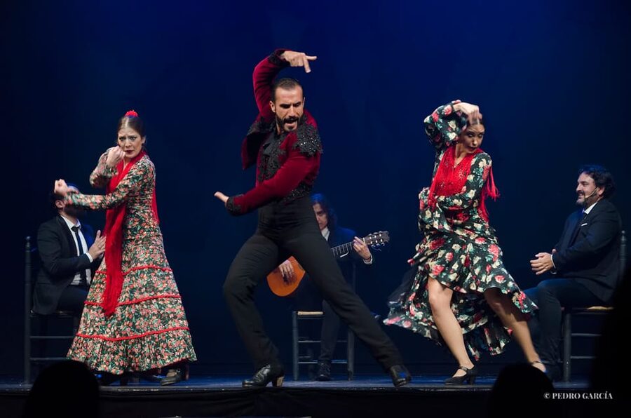 Madrid: "Emociones" Live Flamenco Performance - Choosing Between Front Tables and Rear Seats