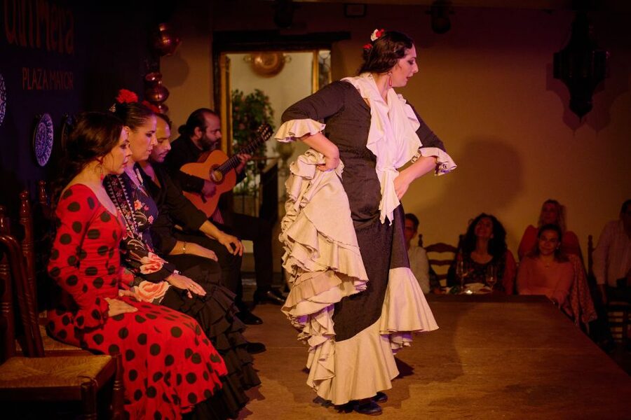 Madrid: Flamenco Show La Quimera with Drinks & Dinner Option - Why La Quimera feels different from a polished stage show
