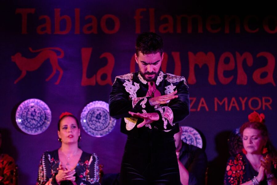 Madrid: Flamenco Show La Quimera with Drinks & Dinner Option - The intimate room is part of the experience