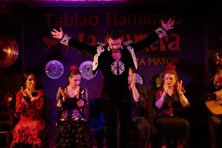 Madrid: Flamenco Show La Quimera with Drinks & Dinner Option - Choosing between drinks and dinner