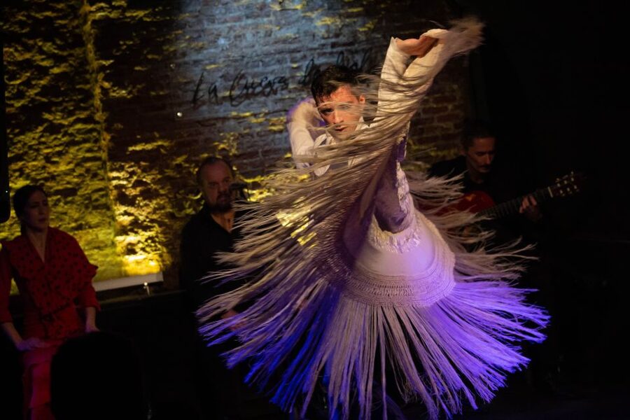 Madrid: La Cueva de Lola Flamenco Show Tickets with Drink - What happens when you arrive at La Cueva de Lola