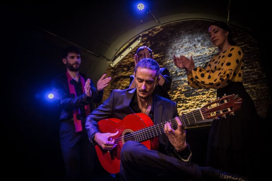 Madrid: La Cueva de Lola Flamenco Show Tickets with Drink - The performance: guitar, voice, and powerful footwork