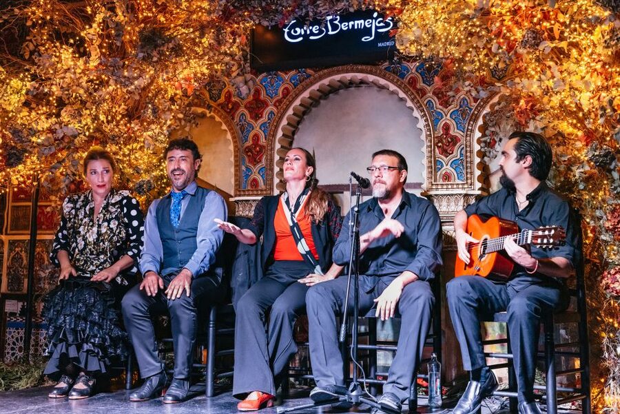 Madrid: Live Flamenco Show with Food and Drinks Options - What the food and drinks add