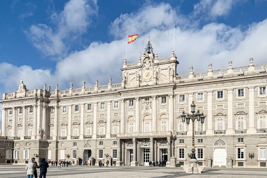 Madrid: Royal Palace Tour, Flamenco Show, & Tapas with Drink - Meeting at Opera metro station