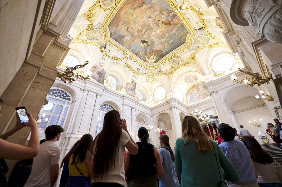 Madrid: Royal Palace Tour, Flamenco Show, & Tapas with Drink - Choosing your tapas dish and drink