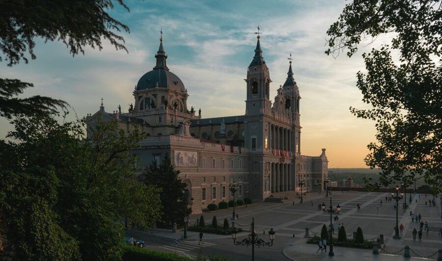 Madrid: Sunset Walking Tour with Optional Flamenco Show - Plaza Mayor and the end of the walking route
