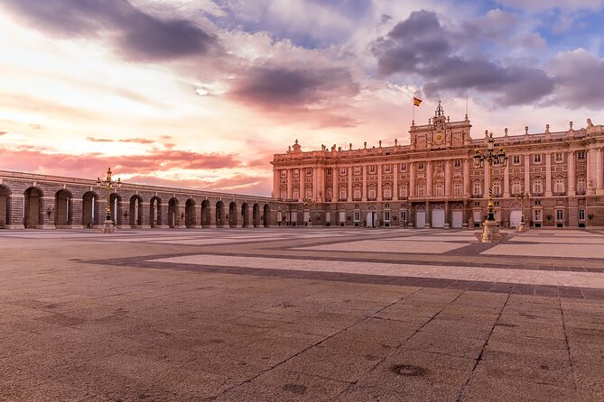 Madrid Sunset Walking Tour with Optional Flamenco Show and Dinner - A cool evening start in central Madrid