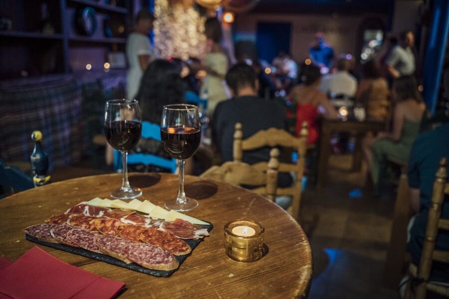 Malaga: Authentic Flamenco Show at El Gallo Ronco - Food, drinks, and the real price