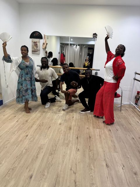 Málaga: Learn to dance flamenco rumba in 45 minutes - A festive option for December