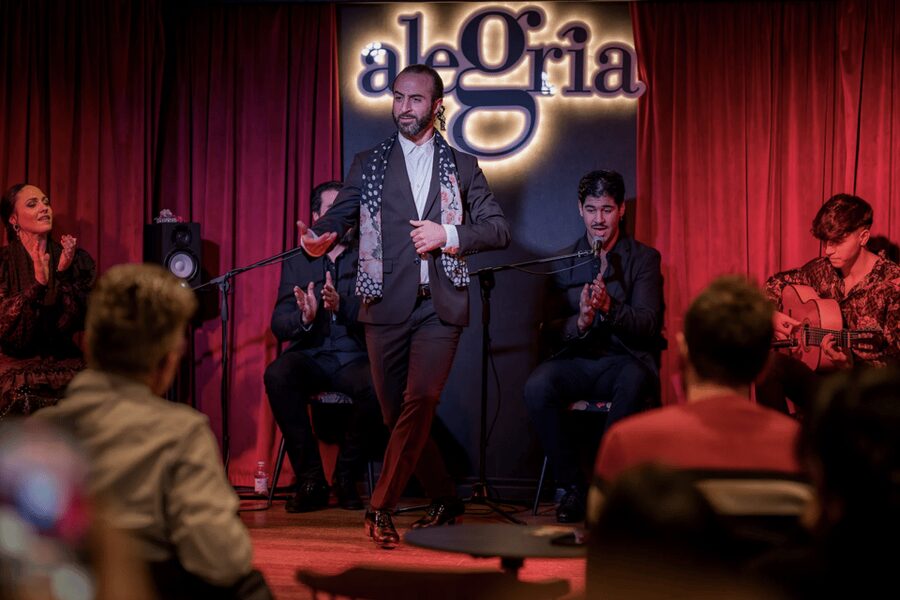 Málaga: Live Flamenco Show at Flamenco Alegría - Entering the restaurant near Málaga’s harbor