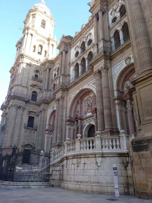 Malaga: old town walking tour & flamenco show - Why the four-person group changes the experience