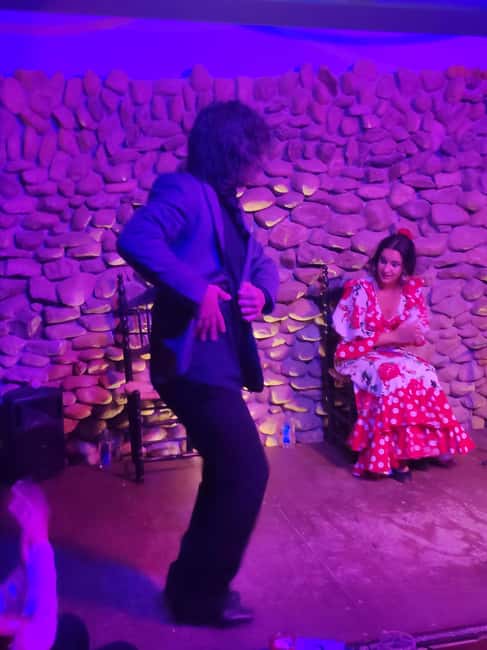 Malaga: PREMIUM TAPAS TOUR Paella, Tapas, Winery & Flamenco - Who will enjoy this evening most?