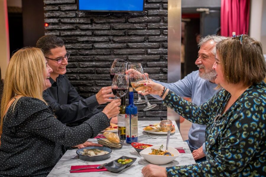 Malaga: Show and Food at Alegría Flamenco and Restaurant - Dinner first: tapas, chef menu, or a full evening meal
