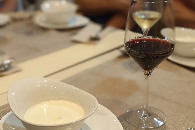 Malaga: The Ultimate Flamenco & Tapas Tour - What the guide adds between the plates