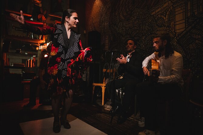 Nights of Authentic Flamenco and Local Gastronomy in El Born - The food: more than a plate beside the stage