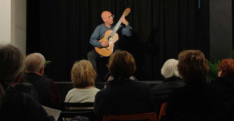 Ronda: Spanish - Classical & Flamenco - Guitar Concert - Paco Seco and the sound of Spanish guitar