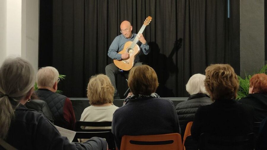 Ronda: Spanish - Classical & Flamenco - Guitar Concert - Entering Ronda Guitar House