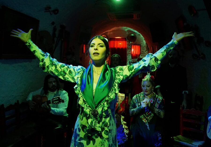 Sacromonte: Flamenco Show at Cuevas Los Tarantos Tickets - Why this cave changes the flamenco experience