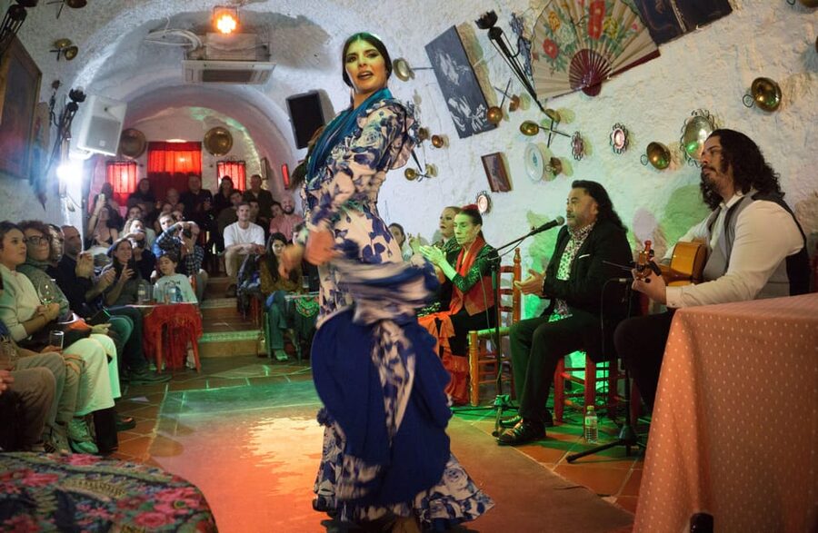 Sacromonte: Flamenco Show at Cuevas Los Tarantos Tickets - Getting to the entrance in Sacromonte