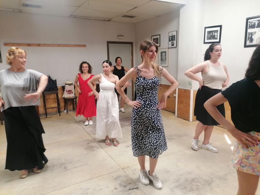 Sevilla: Flamenco Class Experience - Comfortable shoes make a real difference