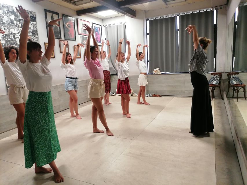 Sevilla: Flamenco Class Experience - Who should book this Sevilla activity