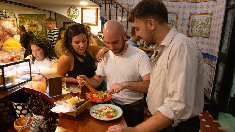 Sevilla: Tapas Walking Tour with Flamenco Show in Triana - Key points before you book