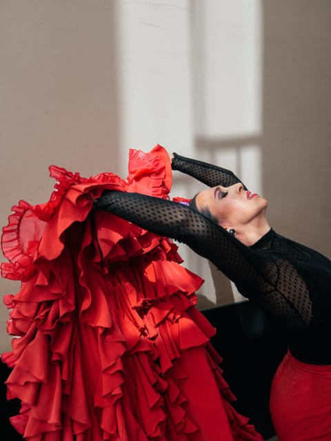 Seville: Enjoy a class of approach to flamenco - Why learning flamenco beats only watching it