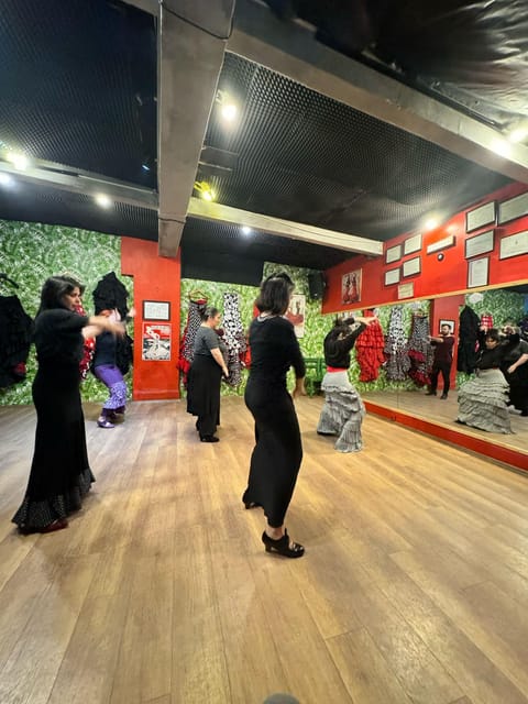 Seville: Enjoy a class of approach to flamenco - Building a short tangos sequence