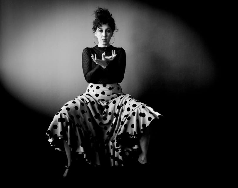 Seville: Enjoy a class of approach to flamenco - A small studio in an artistic part of Seville
