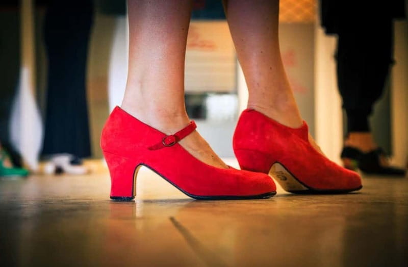 Seville: Flamenco Dance Class with Optional Costume - Key points to know before you book