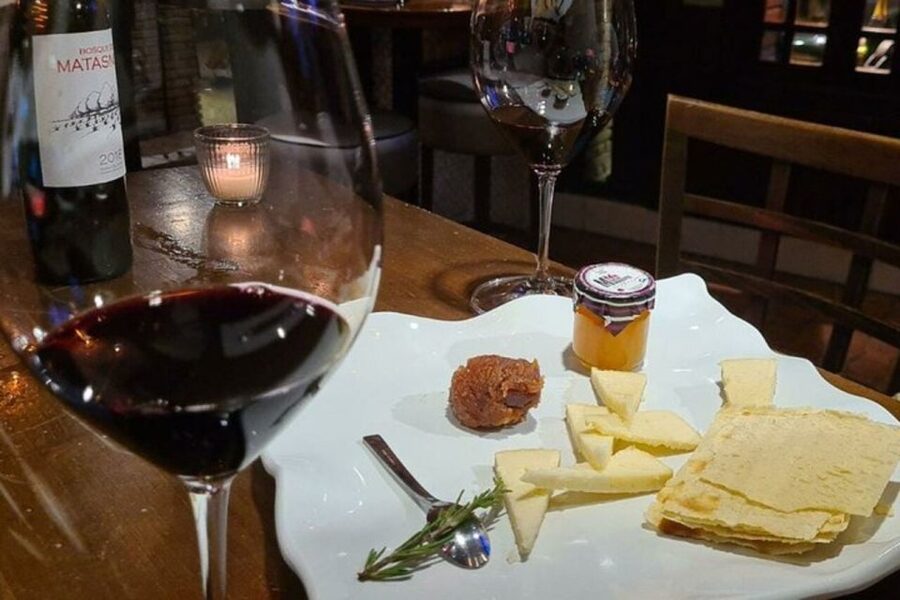 Seville: Flamenco Show and Tapas in Triana Private Tour - What to expect at the flamenco tablao