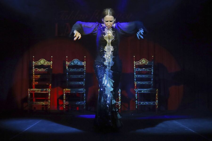 Seville: Flamenco Show Ticket at Tablao Flamenco Las Setas - The cocktail and tapas question