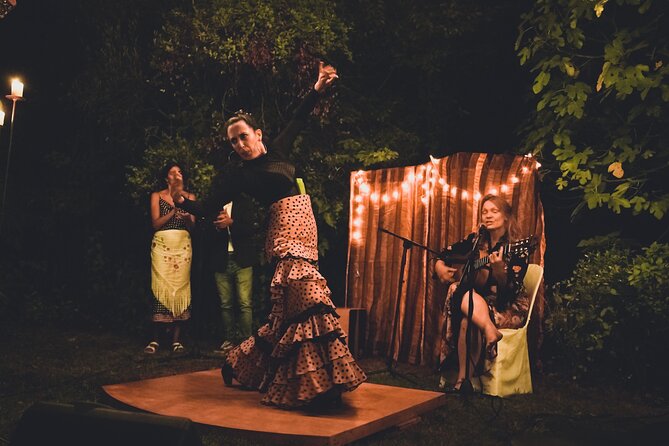 Seville: Fun class to approach Flamenco - Palmas first, then the rhythm of tangos