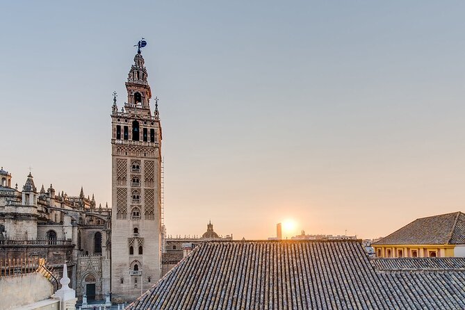 Seville Night Tour with Tablao Flamenco Show - Choosing between a drink, tapas, and dinner