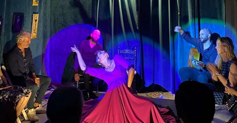 Seville: very intimate flamenco show at Casa Flamenco Azahar - Why the lack of microphones matters