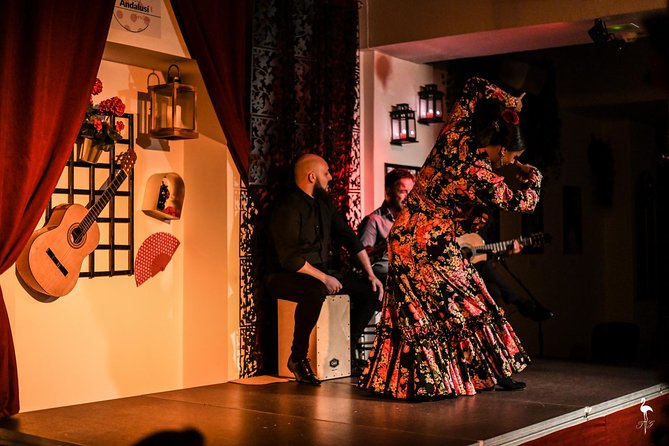 Skip the line: Tablao Flamenco Andalusí Ticket - Meeting the artists after the show