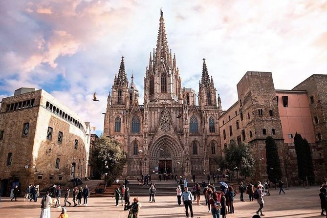 Small Group Barcelona Walking Tour, Flamenco Show & Tapas Dinner - Why the guide makes such a difference