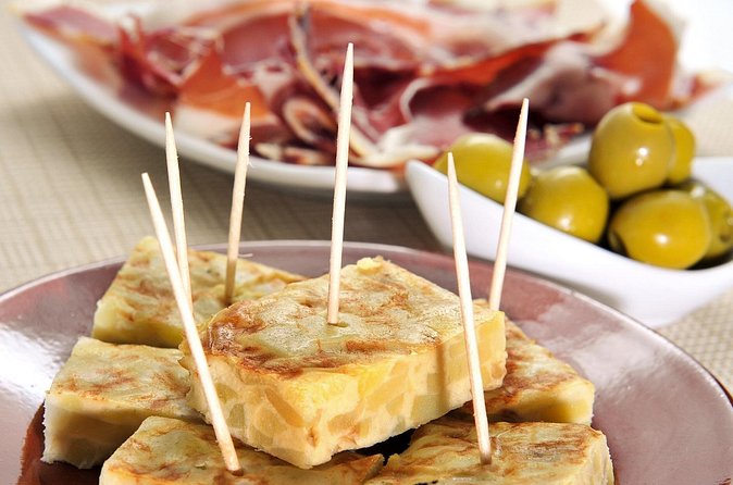 Tapas and Flamenco Show Small Group Tour in Barcelona - What the guides add to the evening