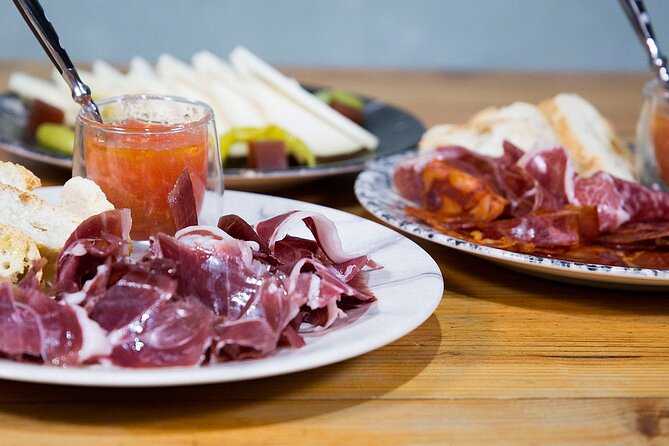 Tapas Dinner and Flamenco Show in Valencia - The 750-meter walk to the tablao