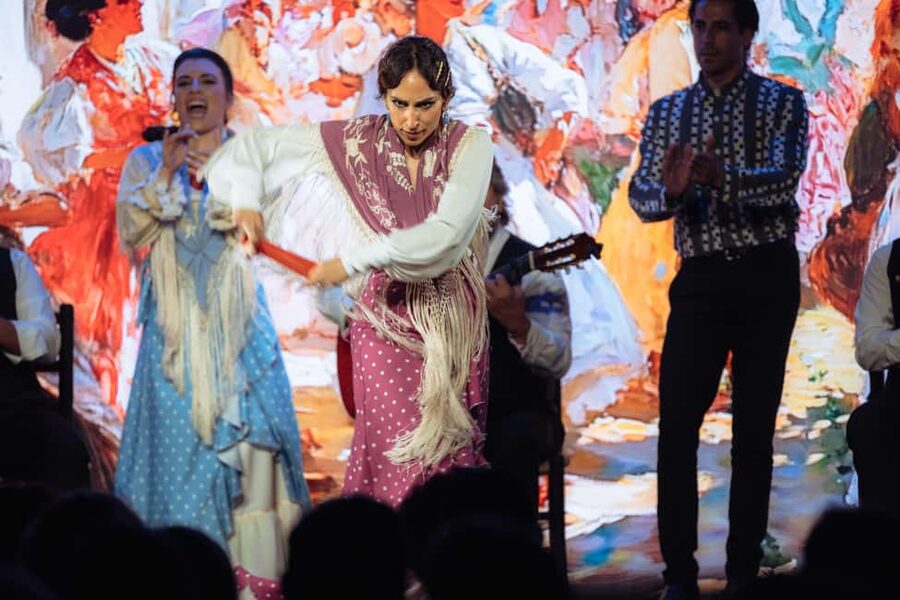 Teatro Flamenco Barcelona: Authentic Live Flamenco Show - The opening moments of Inspiración
